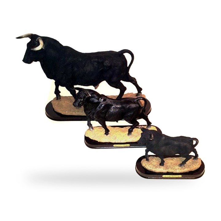 Figura de touro bravo em pedestal com placa España