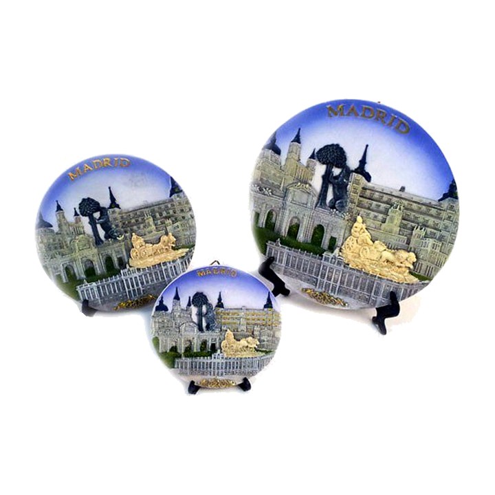 Piatto in ceramica ricordo di Madrid con monumenti e supporto