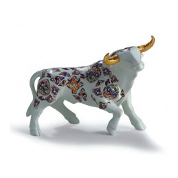"Sirenes" bull figure from Nadal