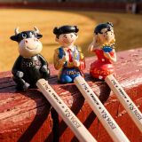 Lápices divertidos de madera con figuras de toro, torero y flamenca