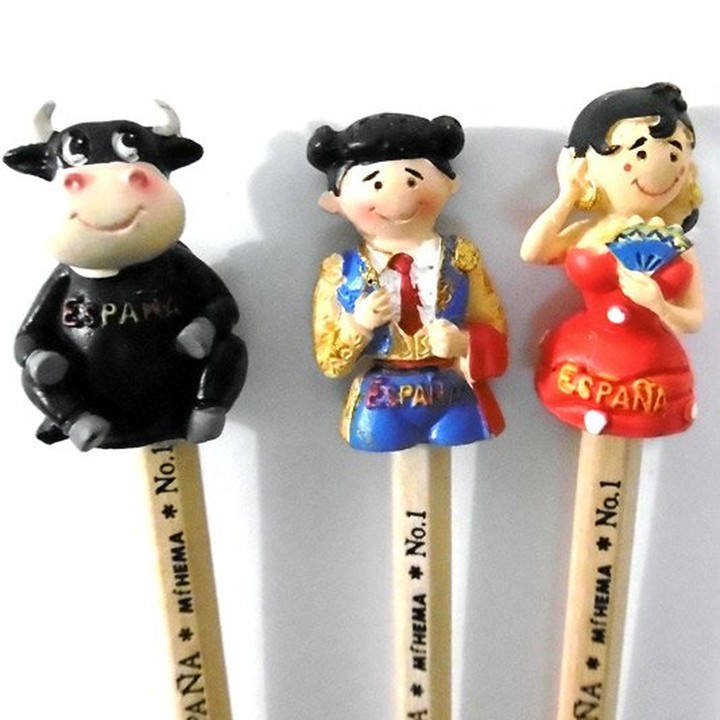 Lustige Holzbleistifte mit Figuren von Stier, Torero und Flamenca