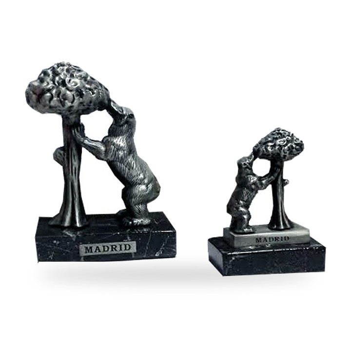 Statuetta dell'Orso e il Corbezzolo in metallo – vista 3